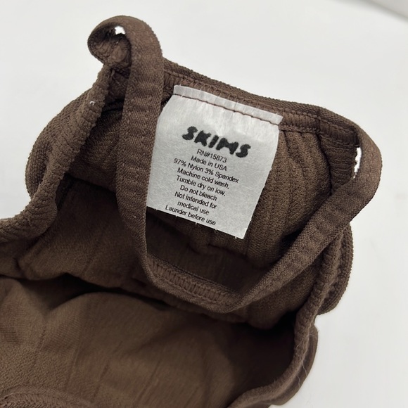 SKIMS Face Mask Cocoa - Picture 4 of 4